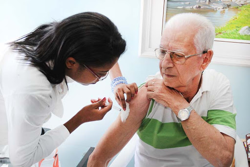 Natal abre cadastro de condomínios para vacinação contra Covid-19 em idosos a partir dos 75 anos